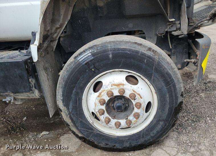 image for item DR7973 1998 GMC C8500 truck cab and chassis