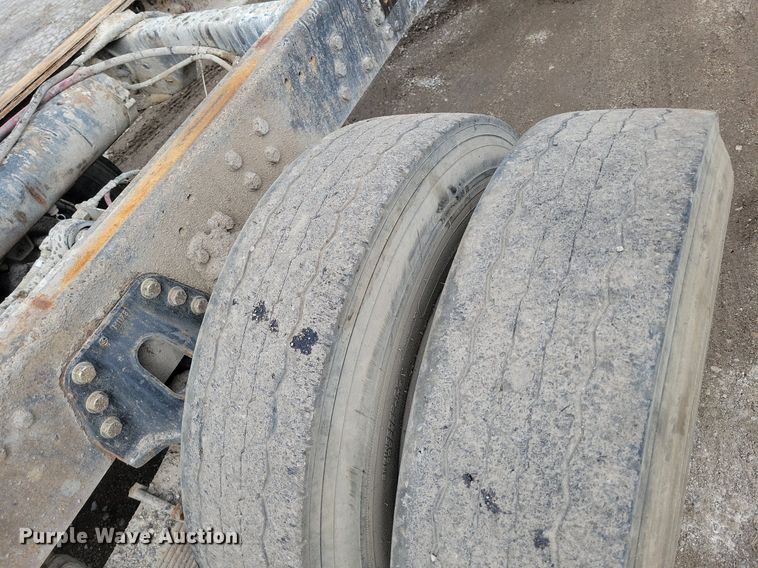 image for item DR7973 1998 GMC C8500 truck cab and chassis