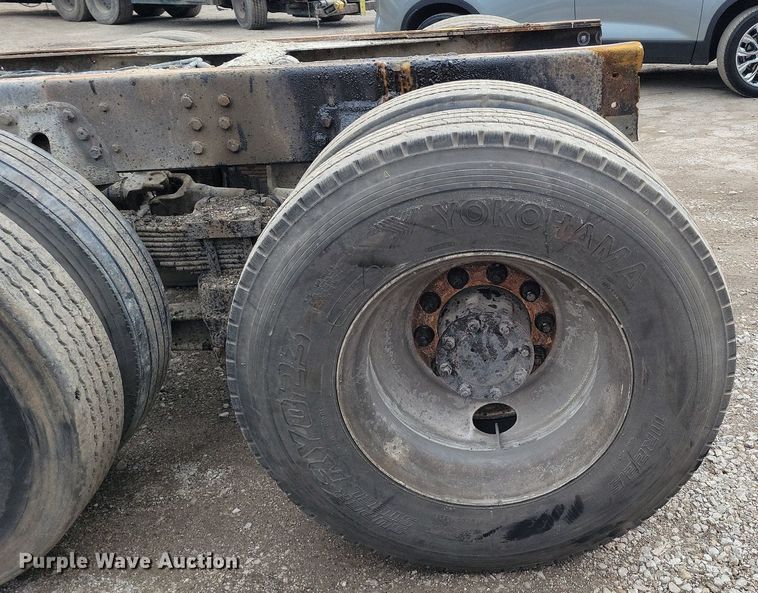 image for item DR7973 1998 GMC C8500 truck cab and chassis