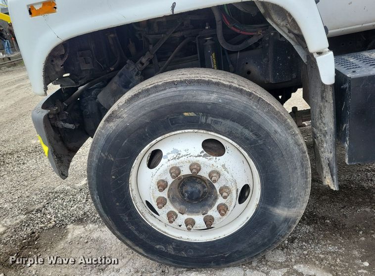 image for item DR7973 1998 GMC C8500 truck cab and chassis