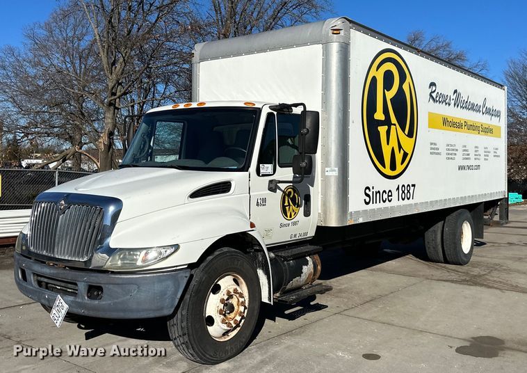 image for item DW2949 2006 International 4200 box truck