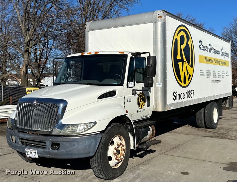 image for item DW2949 2006 International 4200 box truck