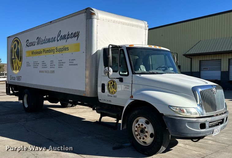 image for item DW2949 2006 International 4200 box truck