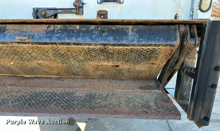 image for item DW2949 2006 International 4200 box truck