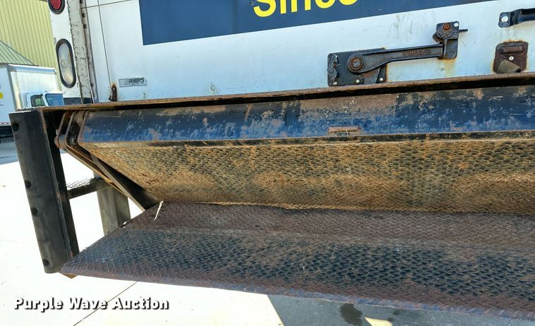 image for item DW2949 2006 International 4200 box truck