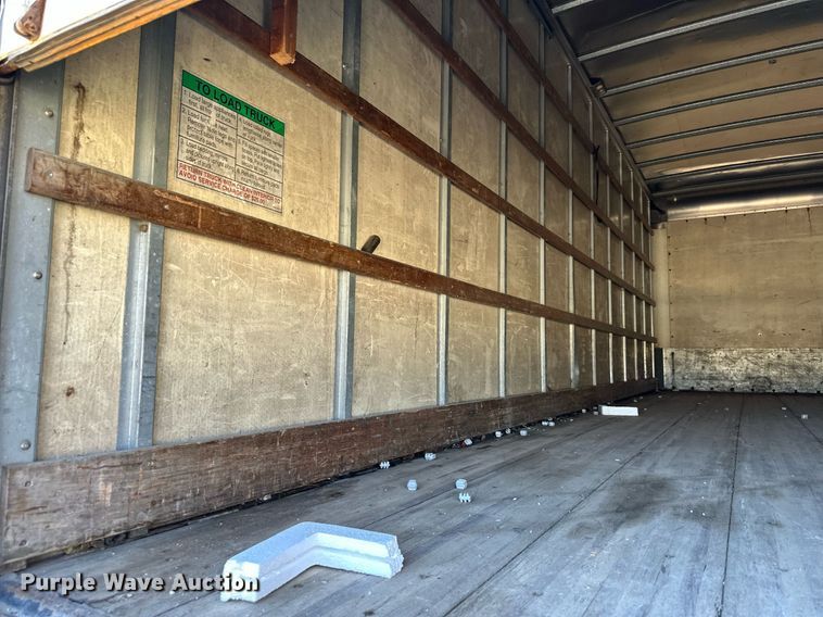 image for item DW2949 2006 International 4200 box truck