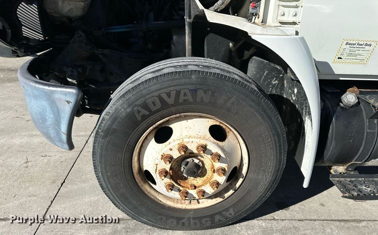 image for item DW2949 2006 International 4200 box truck