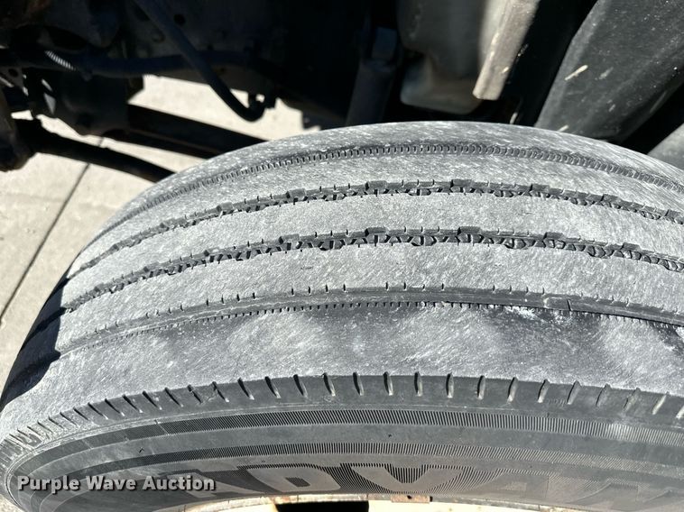 image for item DW2949 2006 International 4200 box truck