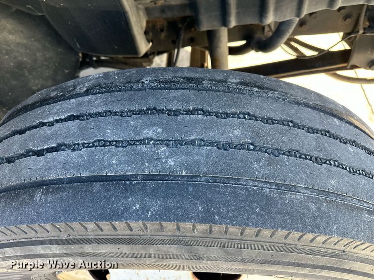 image for item DW2949 2006 International 4200 box truck