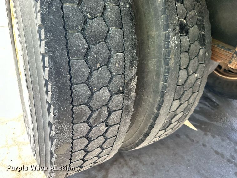 image for item DW2949 2006 International 4200 box truck