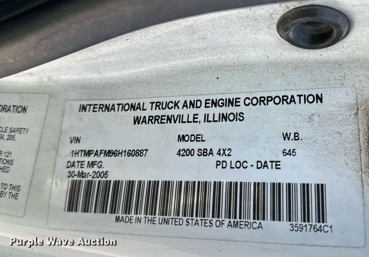 image for item DW2949 2006 International 4200 box truck