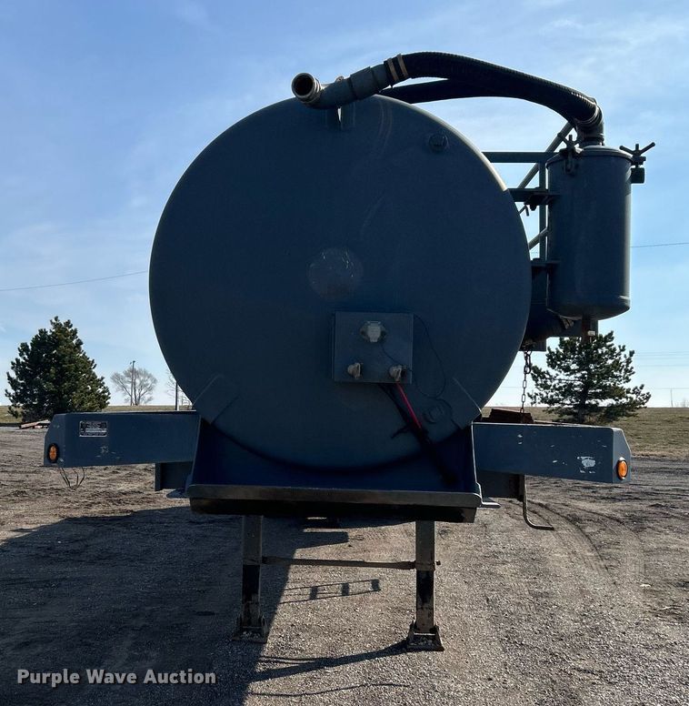 image for item EG1196 2012 Dragon Products LTD vacuum trailer