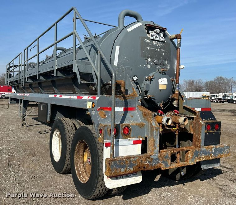 image for item EG1196 2012 Dragon Products LTD vacuum trailer