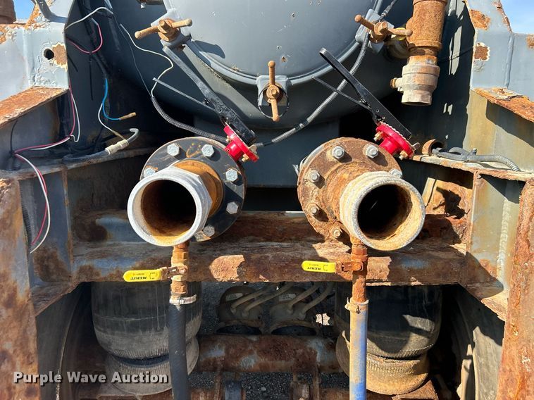 image for item EG1196 2012 Dragon Products LTD vacuum trailer