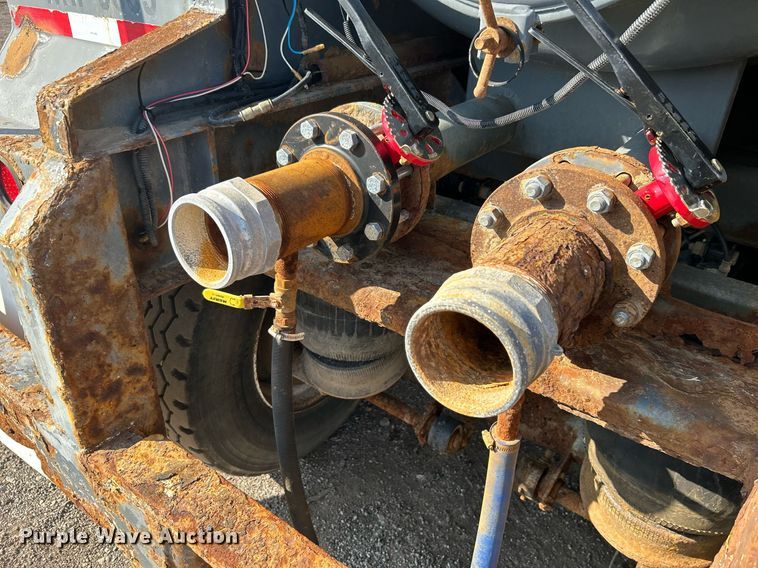 image for item EG1196 2012 Dragon Products LTD vacuum trailer