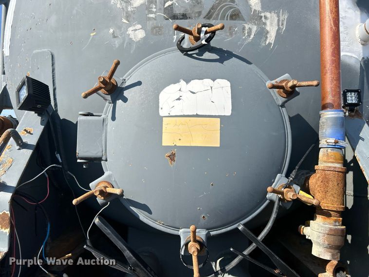 image for item EG1196 2012 Dragon Products LTD vacuum trailer