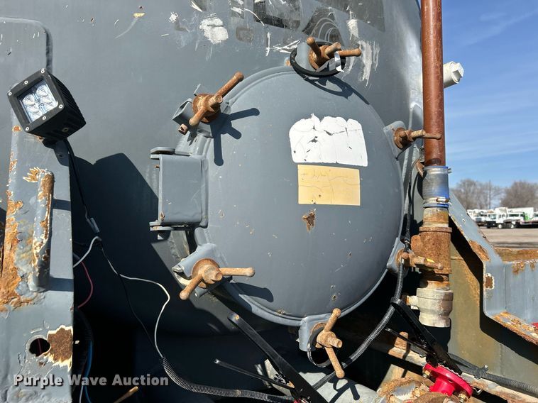 image for item EG1196 2012 Dragon Products LTD vacuum trailer