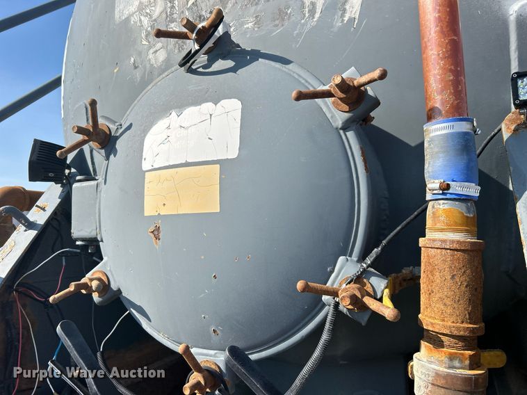 image for item EG1196 2012 Dragon Products LTD vacuum trailer