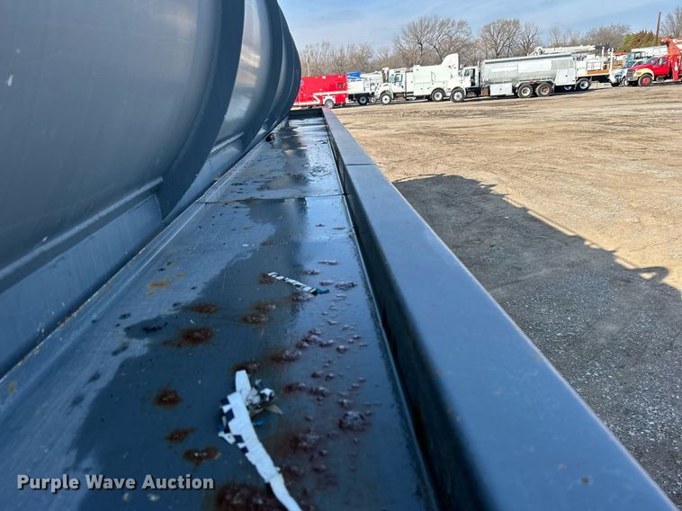 image for item EG1196 2012 Dragon Products LTD vacuum trailer