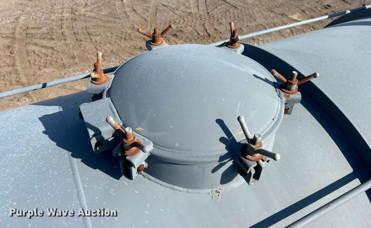 image for item EG1196 2012 Dragon Products LTD vacuum trailer