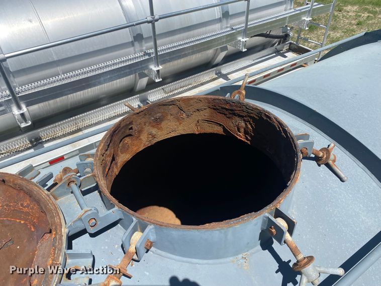 image for item EG1196 2012 Dragon Products LTD vacuum trailer