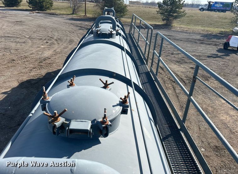 image for item EG1196 2012 Dragon Products LTD vacuum trailer