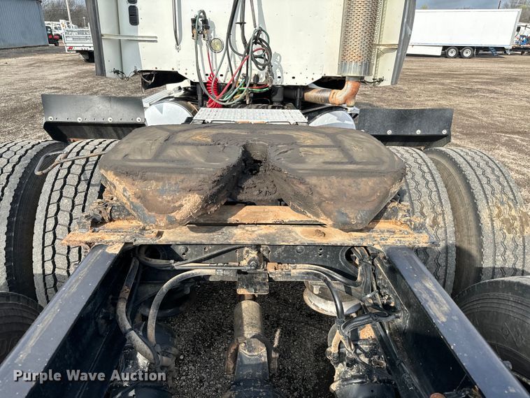 image for item EG1311 2006 Freightliner Century Class semi truck