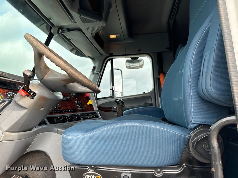 image for item EG1311 2006 Freightliner Century Class semi truck