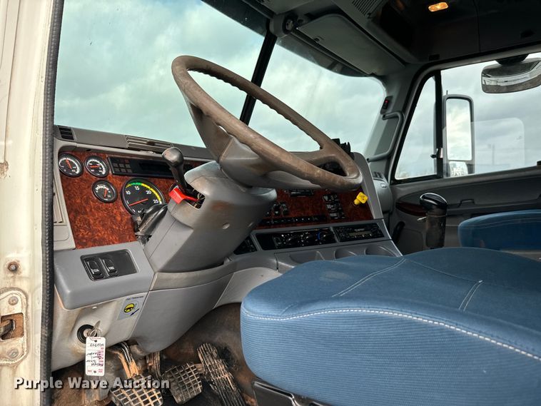 image for item EG1311 2006 Freightliner Century Class semi truck