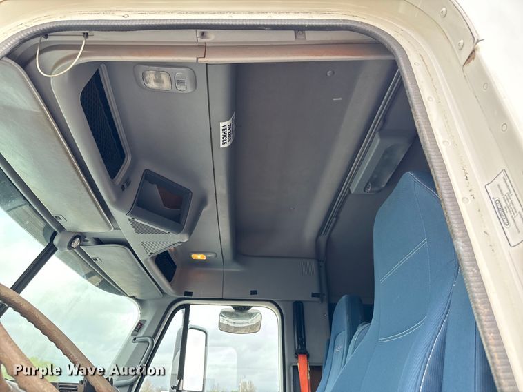 image for item EG1311 2006 Freightliner Century Class semi truck