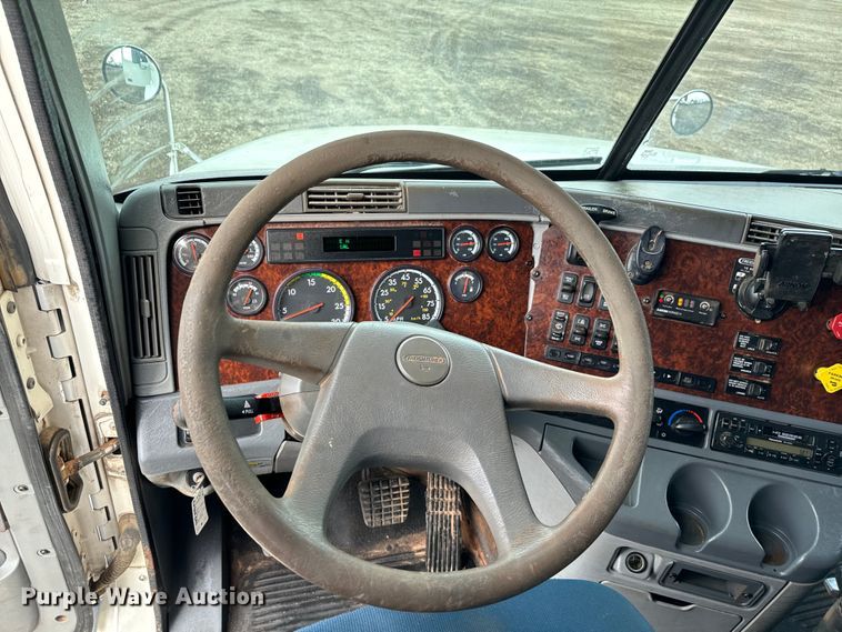 image for item EG1311 2006 Freightliner Century Class semi truck