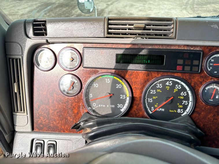 image for item EG1311 2006 Freightliner Century Class semi truck