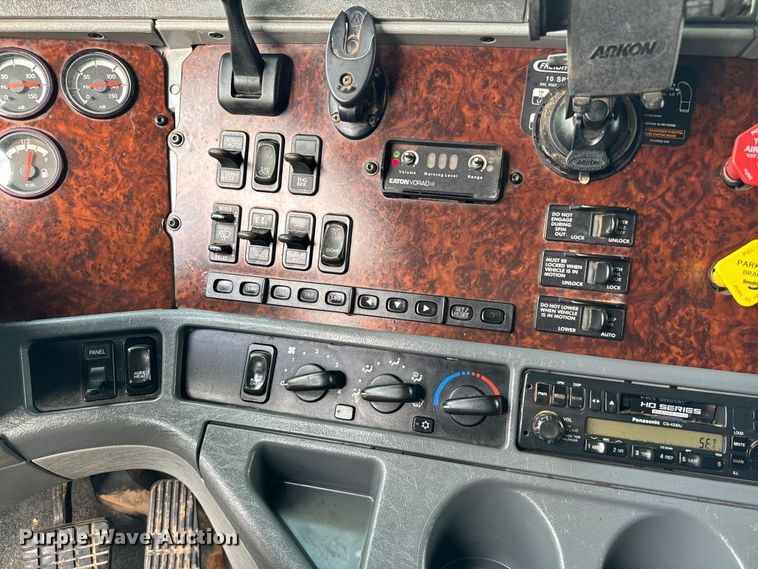 image for item EG1311 2006 Freightliner Century Class semi truck