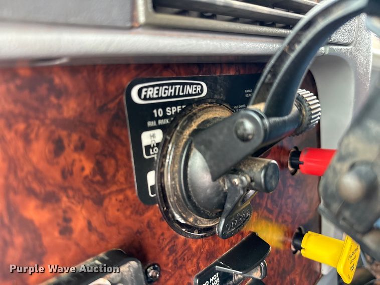 image for item EG1311 2006 Freightliner Century Class semi truck