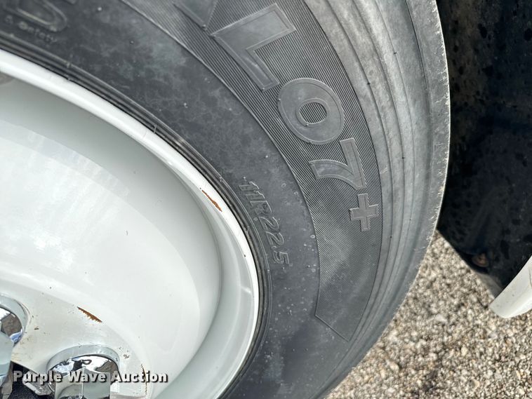 image for item EG1311 2006 Freightliner Century Class semi truck