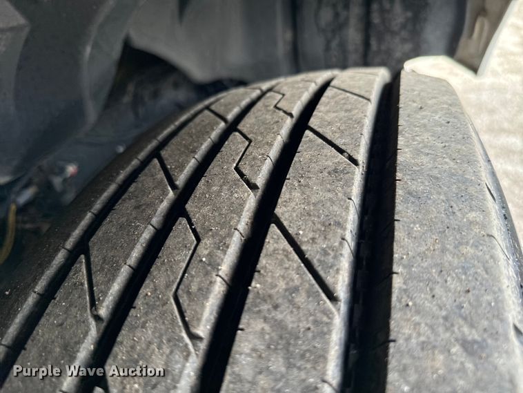 image for item EG1311 2006 Freightliner Century Class semi truck