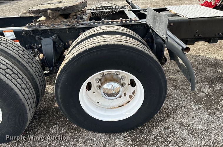 image for item EG1311 2006 Freightliner Century Class semi truck