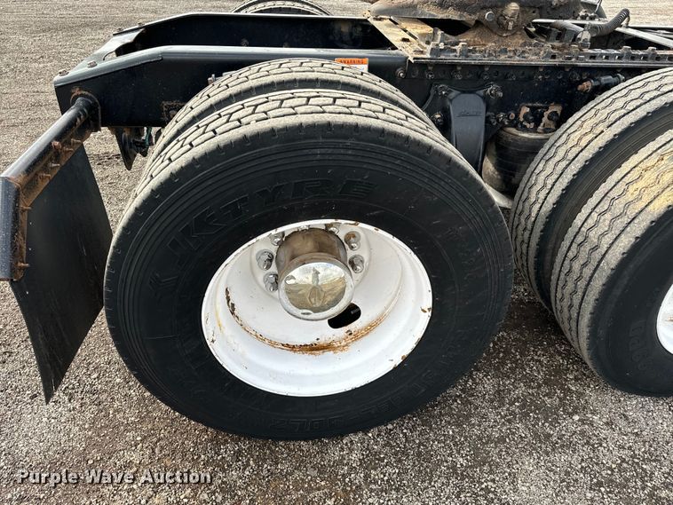 image for item EG1311 2006 Freightliner Century Class semi truck