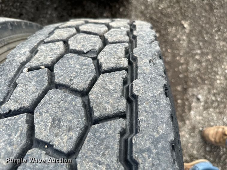 image for item EG1311 2006 Freightliner Century Class semi truck