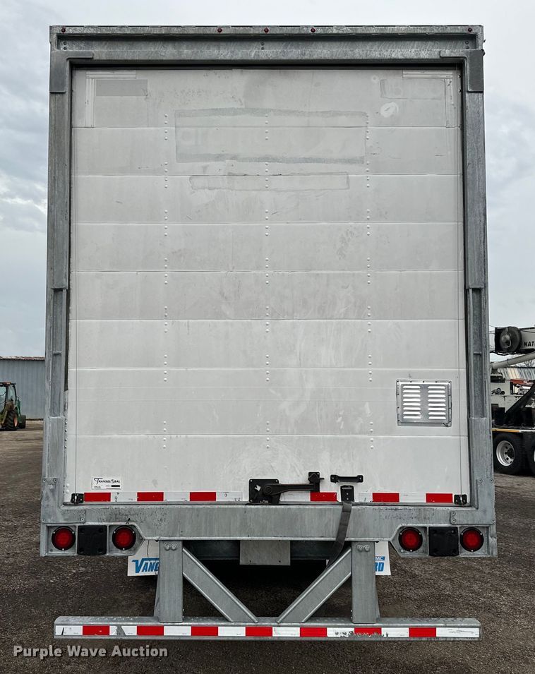 image for item EG1319 2015 Vanguard National dry van trailer