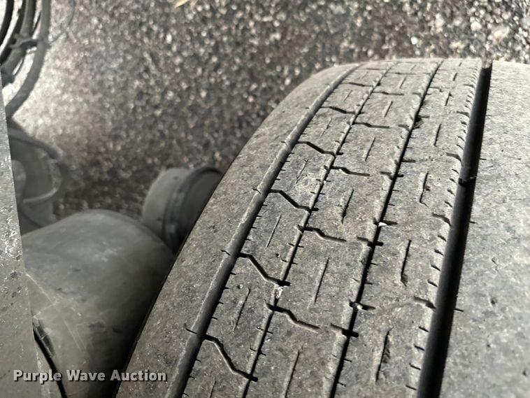 image for item EG1319 2015 Vanguard National dry van trailer