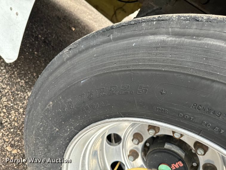 image for item EG1319 2015 Vanguard National dry van trailer