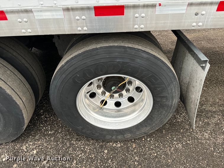 image for item EG1319 2015 Vanguard National dry van trailer