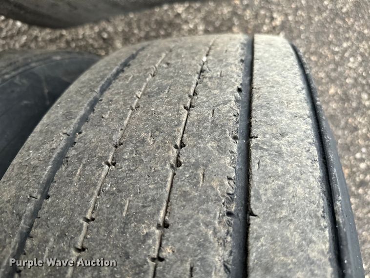 image for item EG1319 2015 Vanguard National dry van trailer