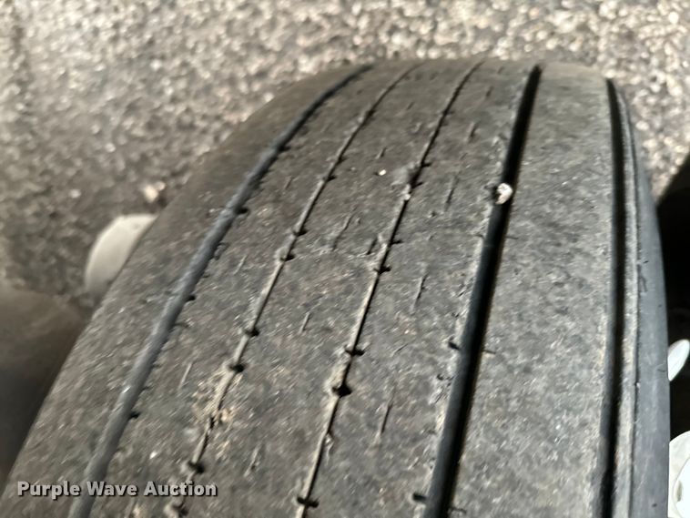 image for item EG1319 2015 Vanguard National dry van trailer