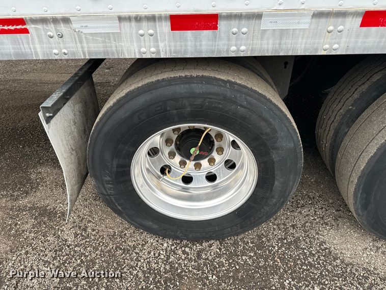 image for item EG1319 2015 Vanguard National dry van trailer