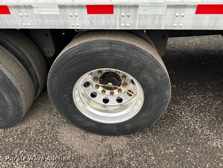 image for item EG1319 2015 Vanguard National dry van trailer