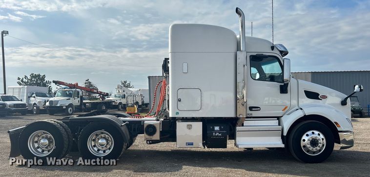 image for item EG1356 2019 Peterbilt  579 semi truck