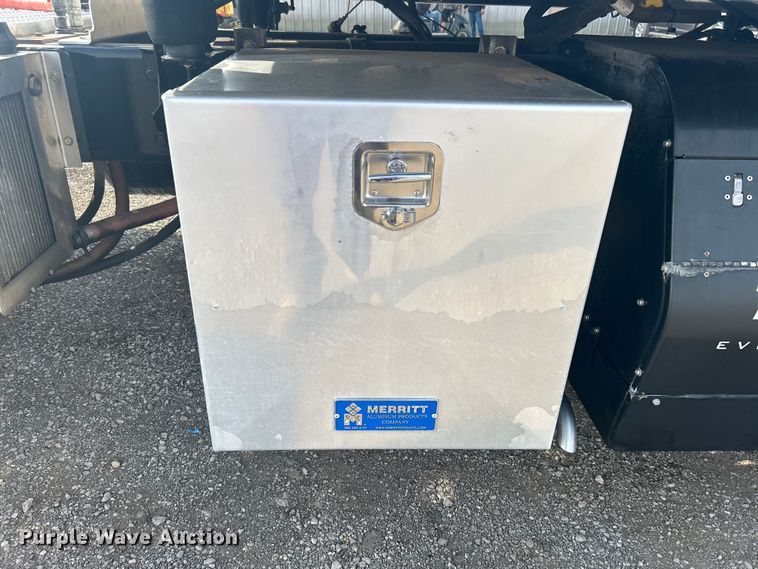 image for item EG1356 2019 Peterbilt  579 semi truck