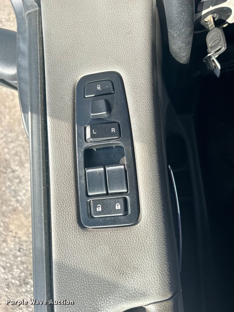 image for item EG1356 2019 Peterbilt  579 semi truck